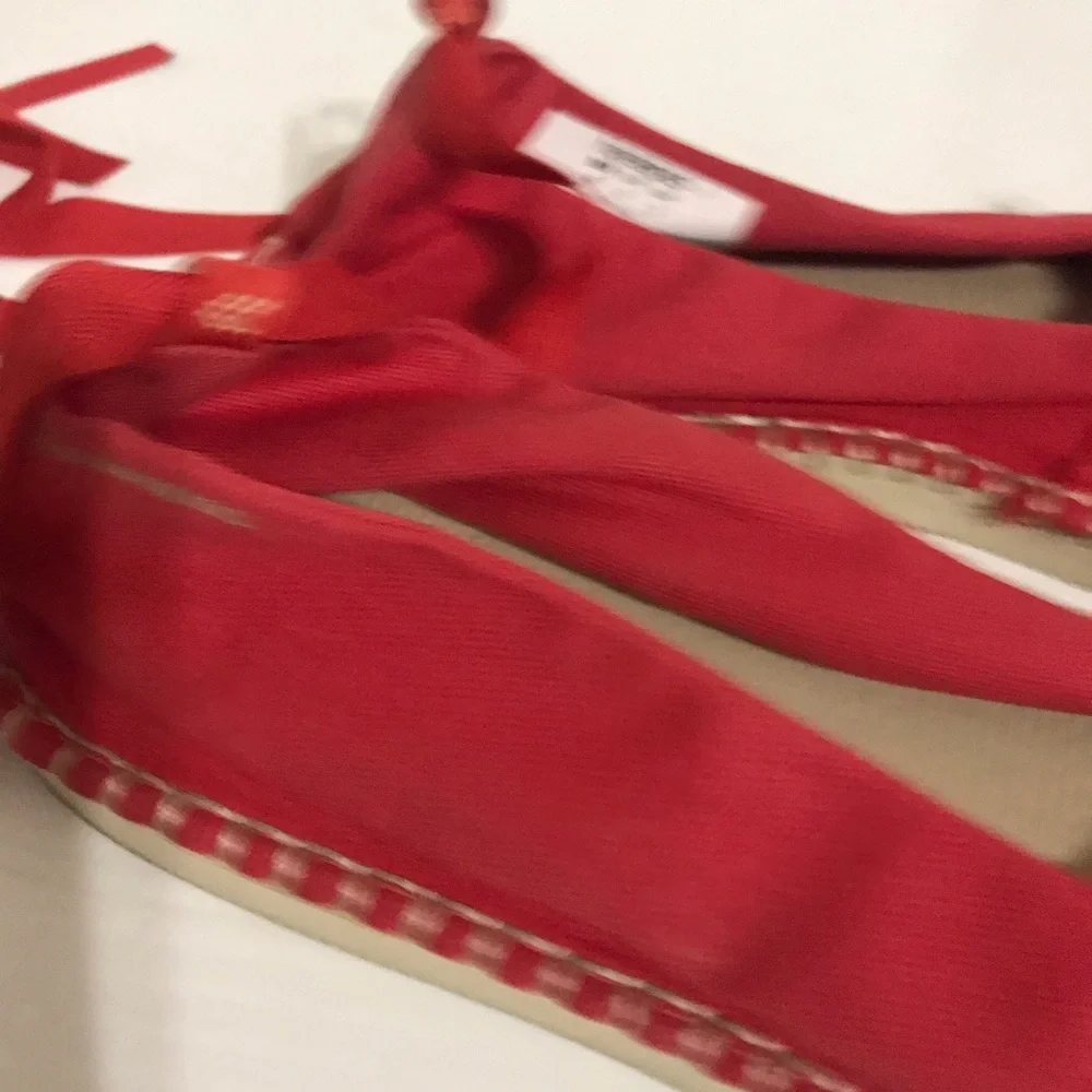 NWOT Havaianas Women's Red Canvas Espadrille Tie-Up Flat Size 10